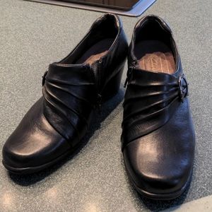 Clark side zipper shoes